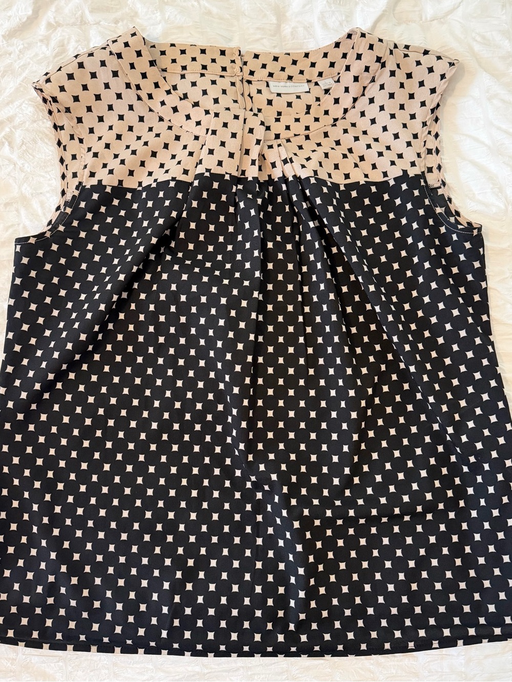 New York & Company Beige and Black Geometric Sleeveless Top
